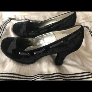 Like New! Velvet heels with ribbon bow detail